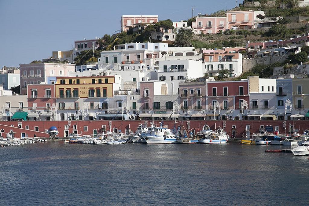 Raffaele Lägenhet Ponza Rum bild